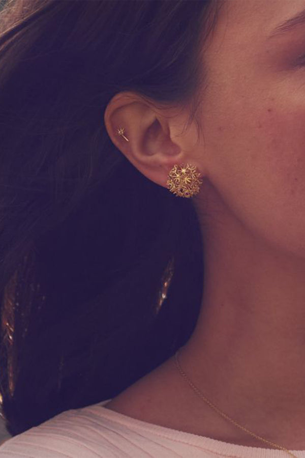 Model wearing the small Dandeloin puffball stud earrings in gold colour from the brand ALEX MONROE