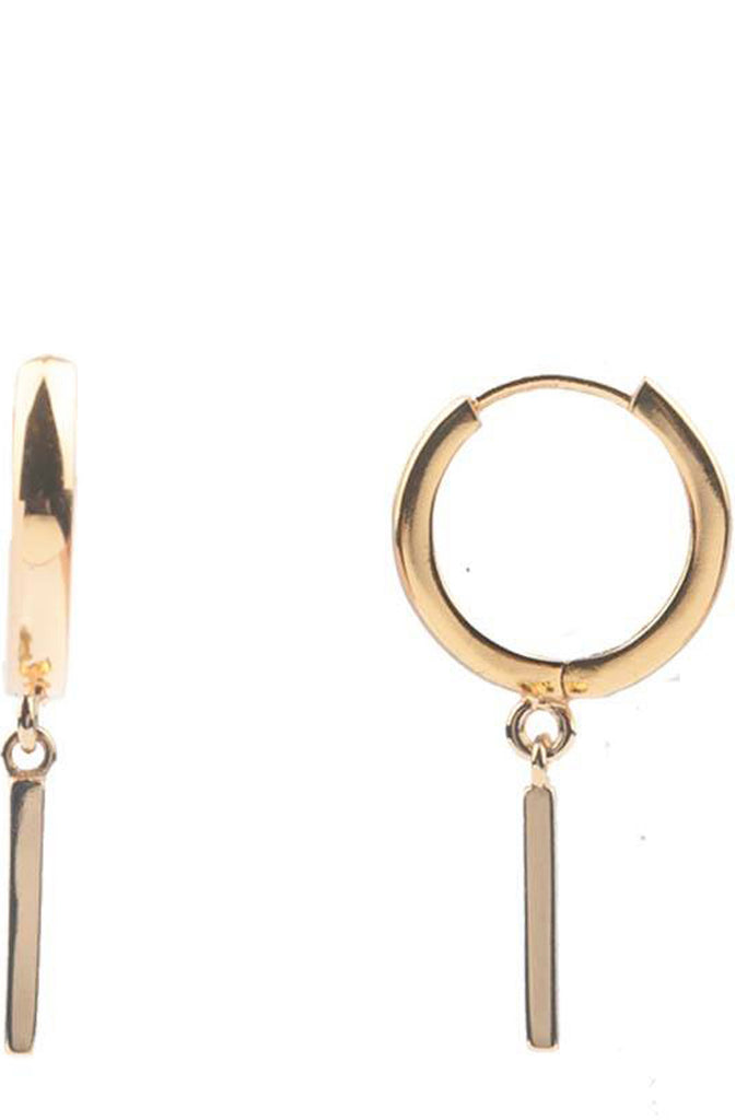 The bar earrings in gold colour from the brand ALL THE LUCK IN THE WORLD