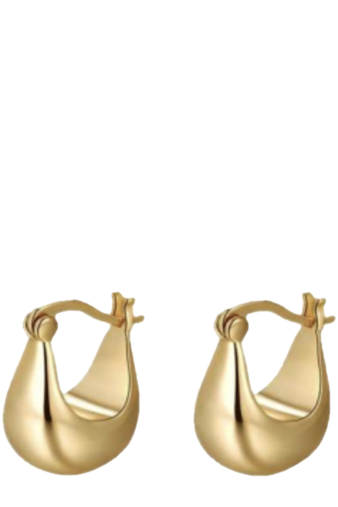 The Nora earrings in gold from the brand EMILI