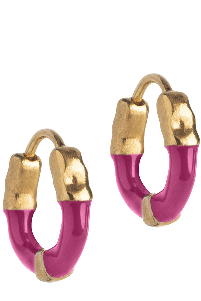 The Lina small hoop earrings in gold and fuchsia-pink from the brand ENAMEL COPENHAGEN