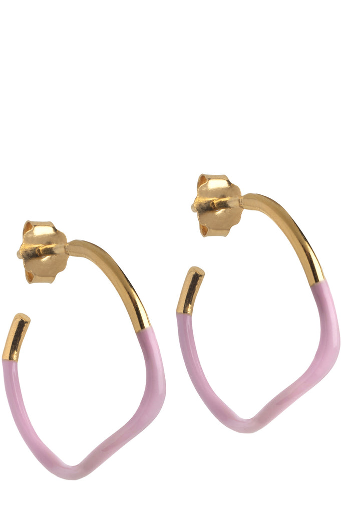The sway hoop earrings in gold and light-pink from the brand ENAMEL COPENHAGEN