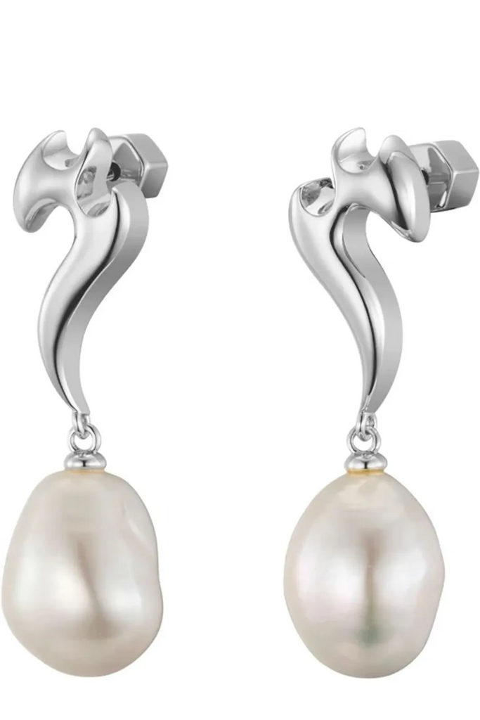 The Molten Pearl earrings in silver and pearl colours from the brand F+H JEWELLERY
