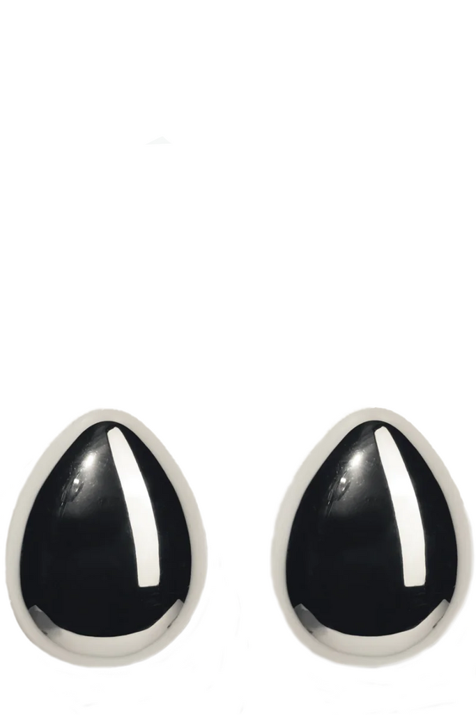 The Amelie stud earrings in silver colour from the brand JASMIN SPARROW