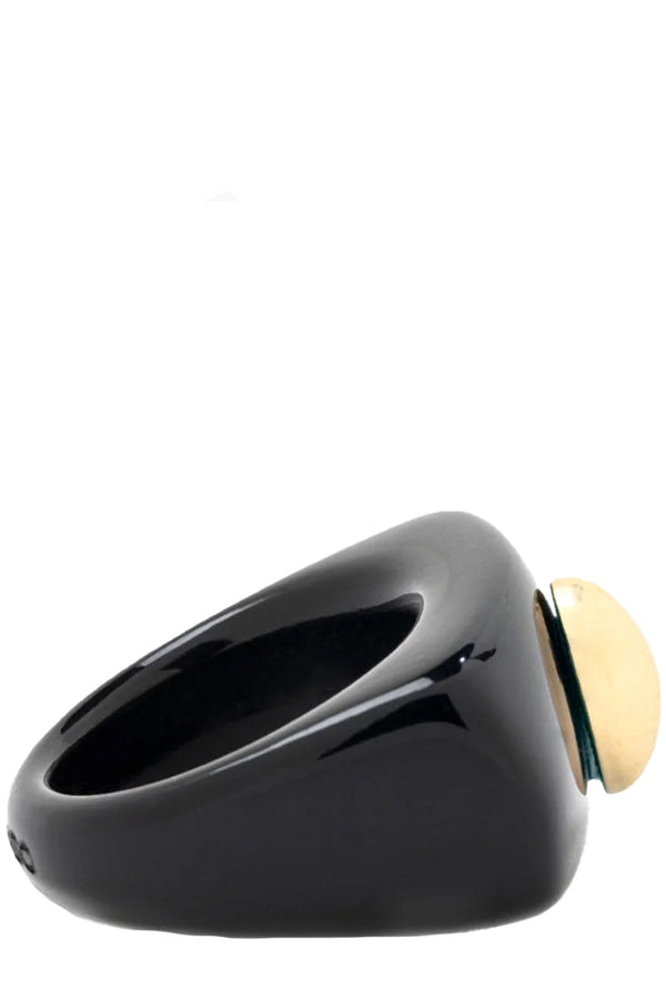 The Miss Rip ring in gold and black colours from the brand LA MANSO