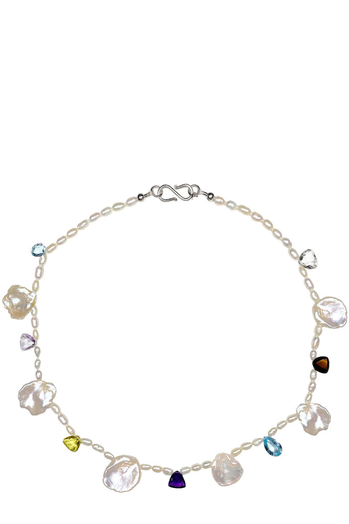 The Cornflake Girl necklace in silver and pearl colours from the brand MARGAUX STUDIOS