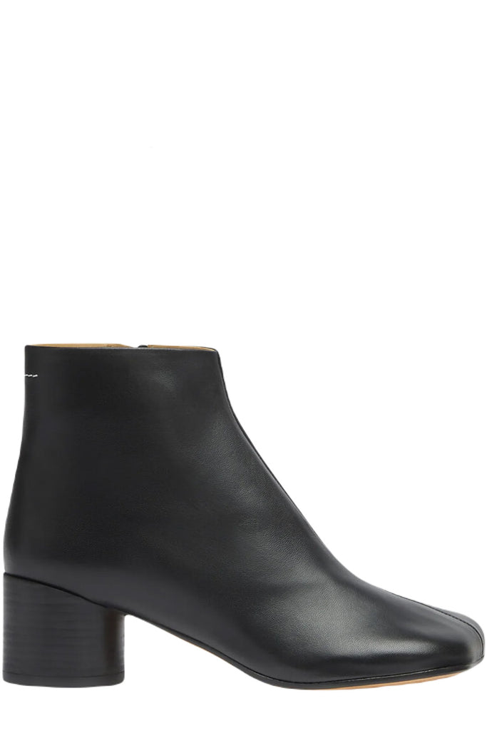 The Anatomic leather ankle boots in black colour from the brand MM6 MAISON MARGIELA