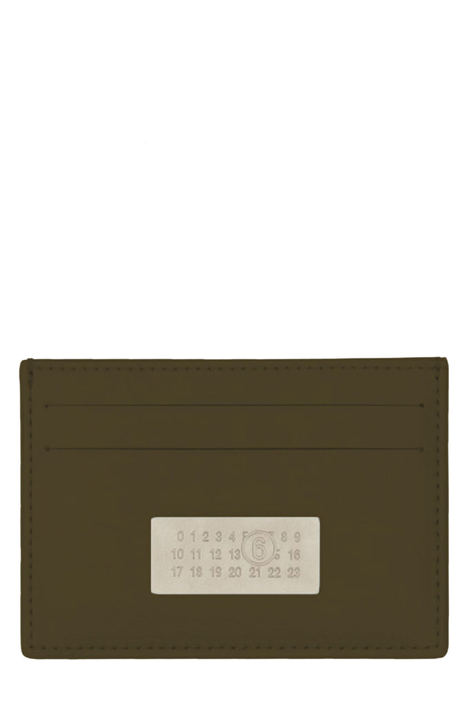 Logóval díszített bőr kártyatartó