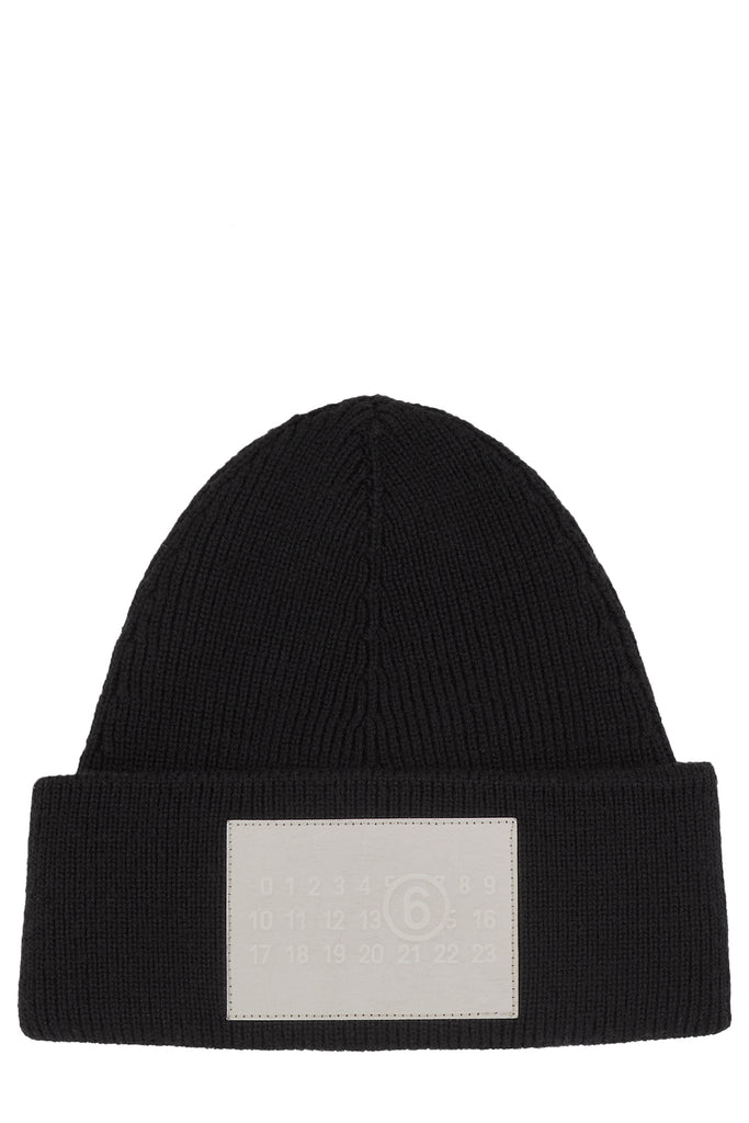 Logóval díszített beanie