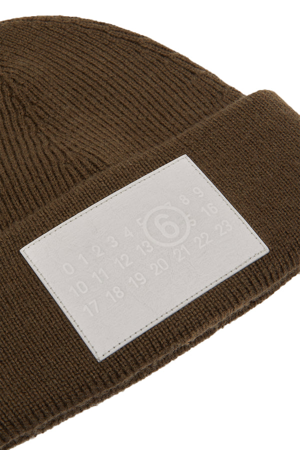 Logóval díszített beanie