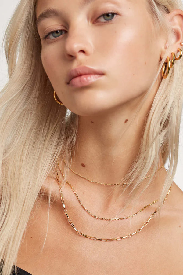 Model wearing the Essential necklaces set in gold colour from the brand P D PAOLA