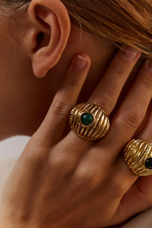 Model wearing the Reef ring in gold and green colours from the brand PAOLA SIGHINOLFI