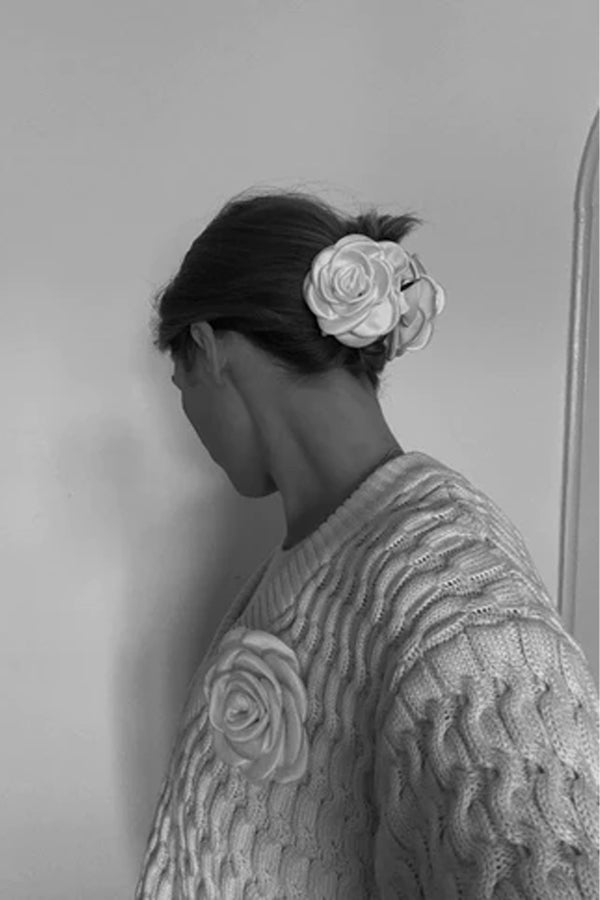 Model wearing the small satin rose claw clip in latte colour from the brand PICO